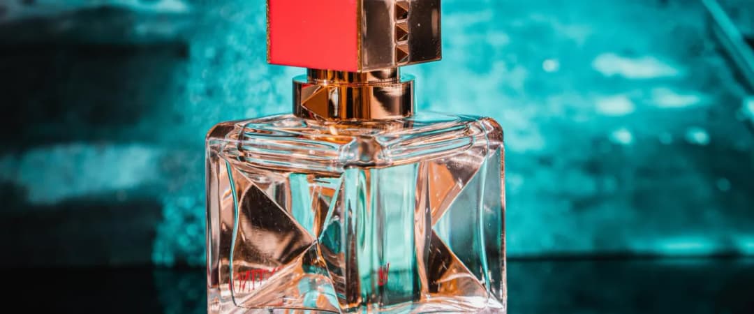 Jakie perfumy dla nastolatków wybrać, by uniknąć nietrafionych zapachów?