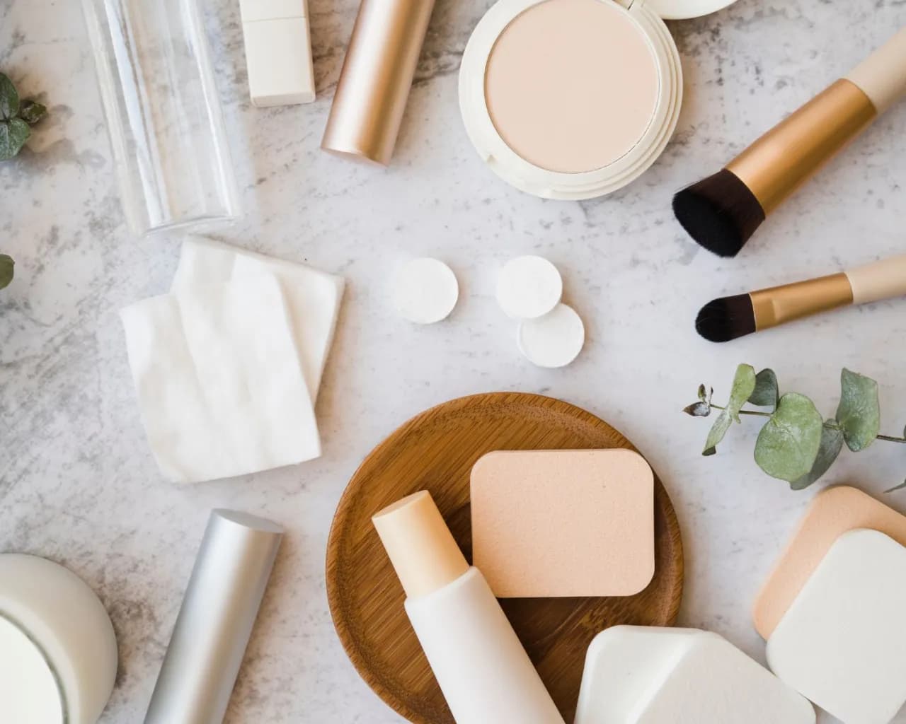 Jak wykorzystać przeterminowane kosmetyki bez ryzyka dla zdrowia?