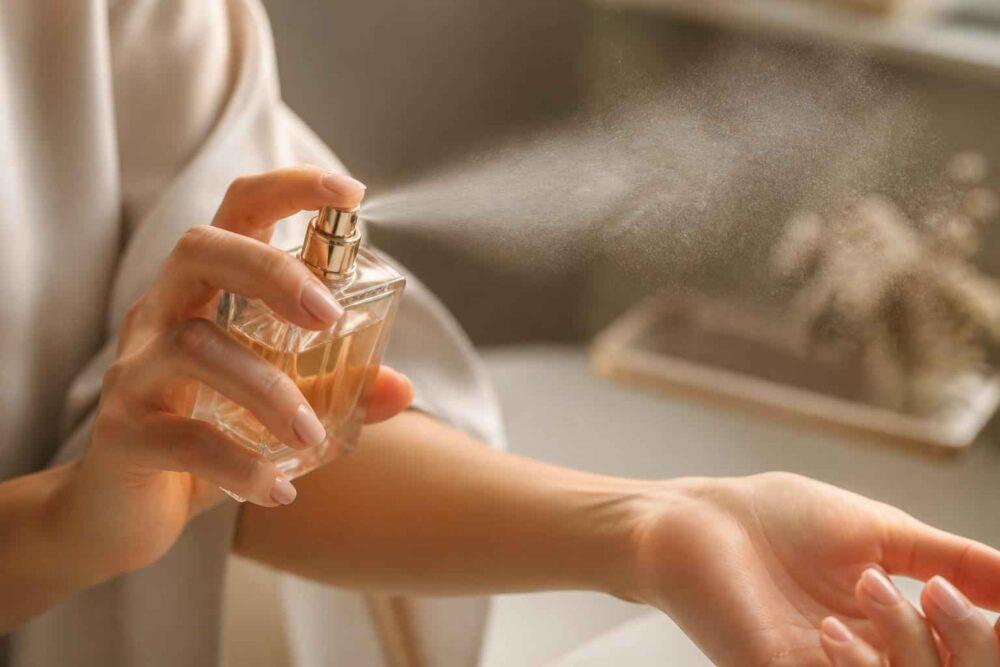 Projekcja perfum co to jest i jak ją kontrolować?